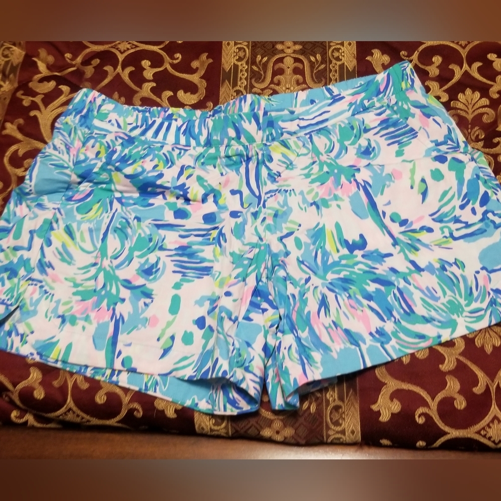 Lilly Pulitzer pull on shorts Size Small
